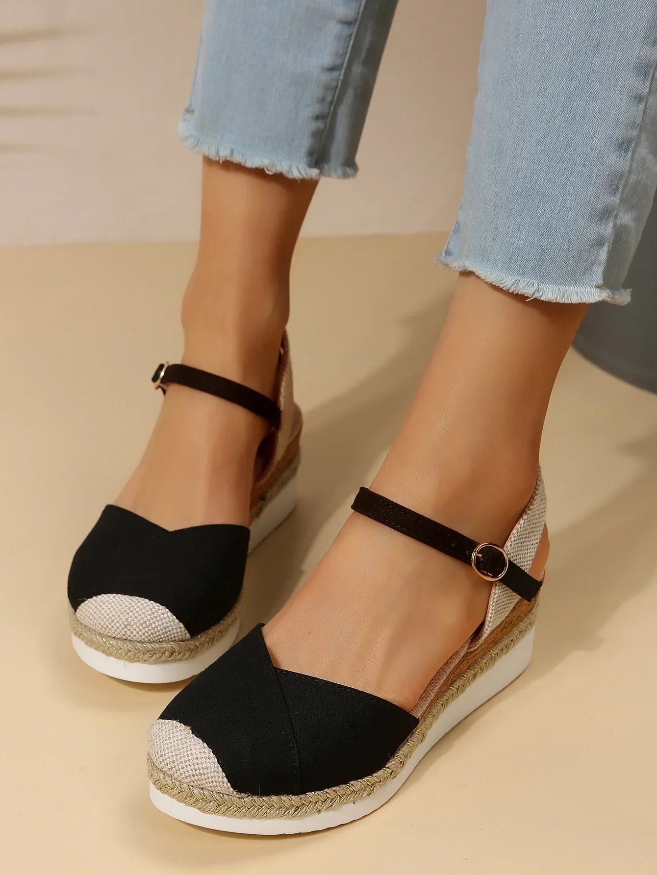 Courtney | Stylish Closed Toe Wedge Sandals for Ultimate Comfort and Support