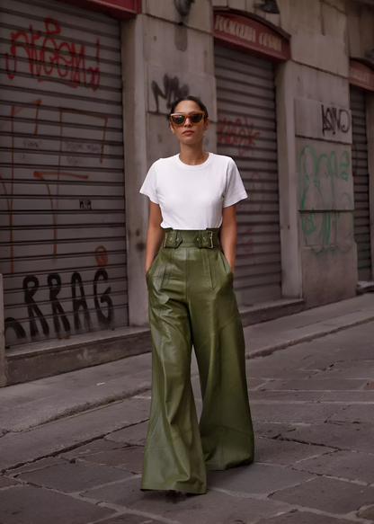 Hélène | Wide faux leather pants with elegant pleated pockets